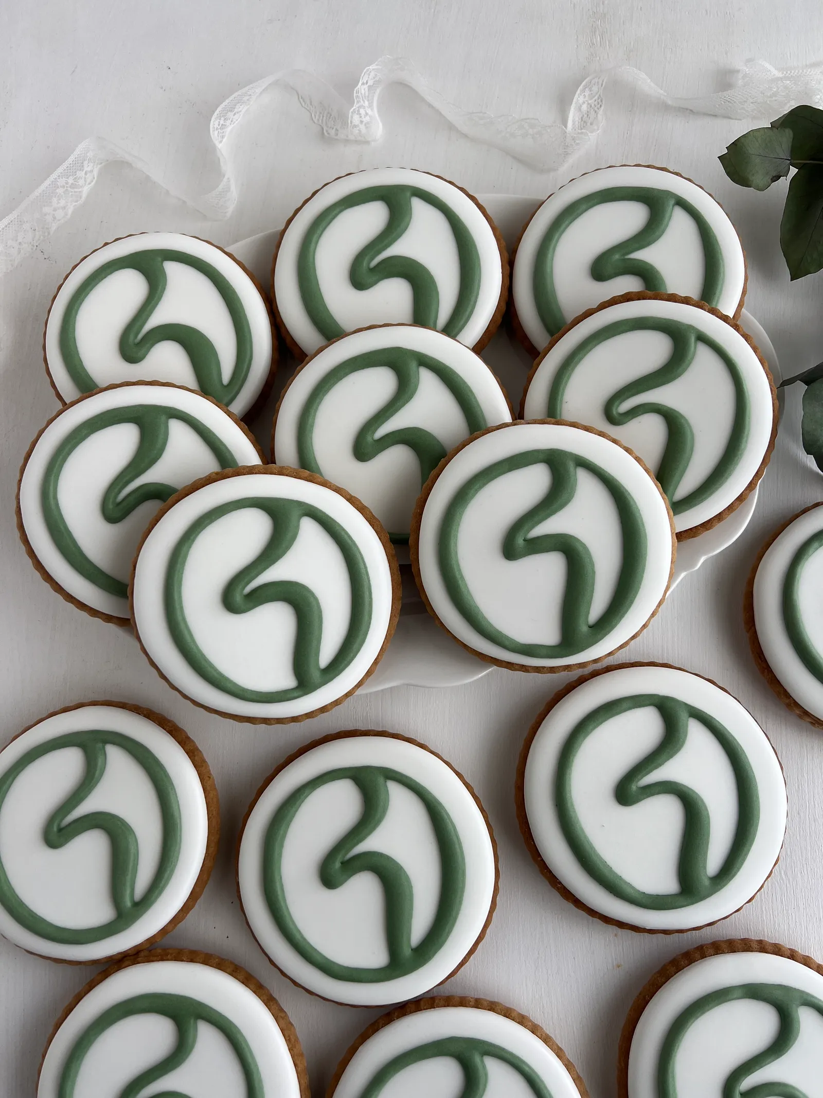 Cookies mit Firmenlogo
