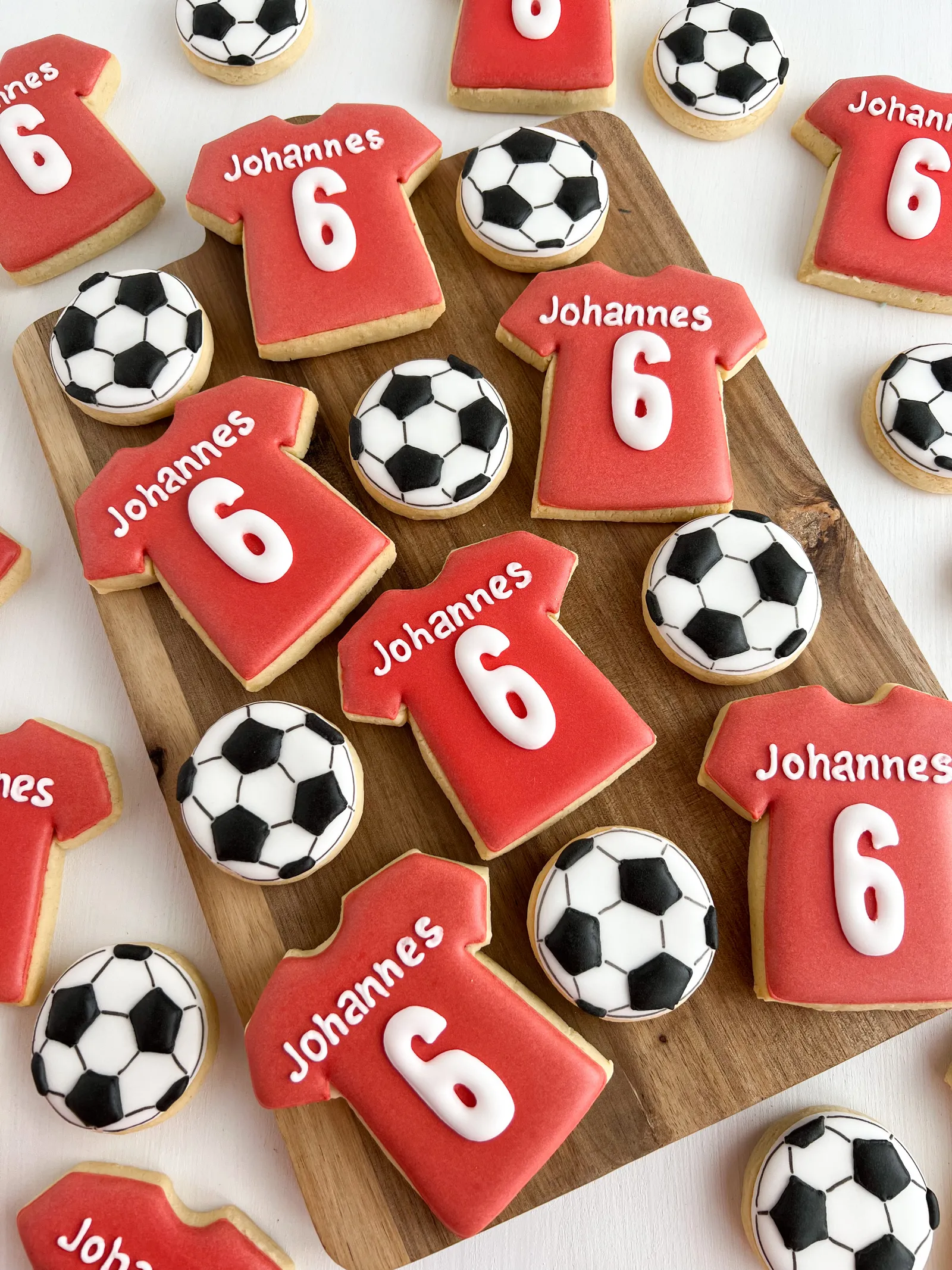 Cookies-Set: Fussball-Trikots mit Namen zum Kindergeburtstag